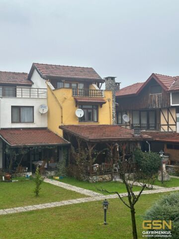 11-SAPANCADA SİTE İÇERİSİNDE SATILIK TRİBLEKS VİLLA